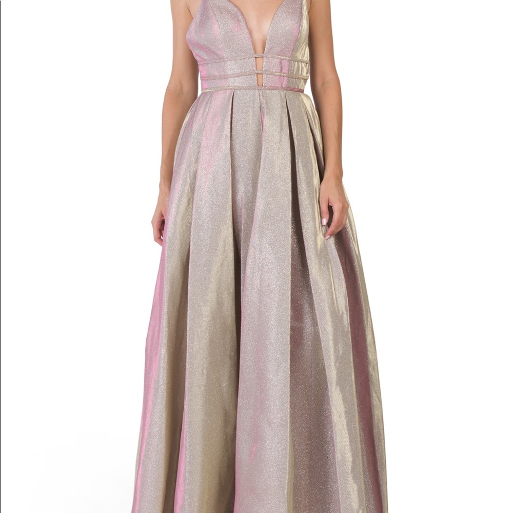Metallic Plunge Neck Pleated
IEENA FOR MAC DUGGAL - Picture 8 of 13